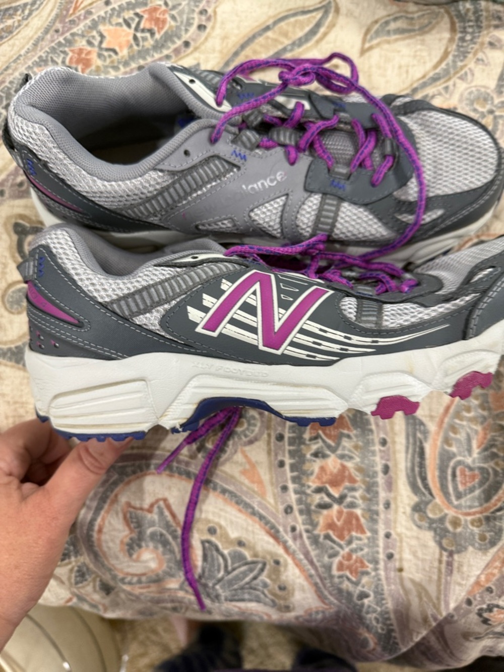 New Balance Women’s Gray and Purple Athletic Sneakers 7.5
